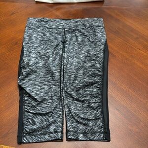 Lulumelon legging black and gray size 10